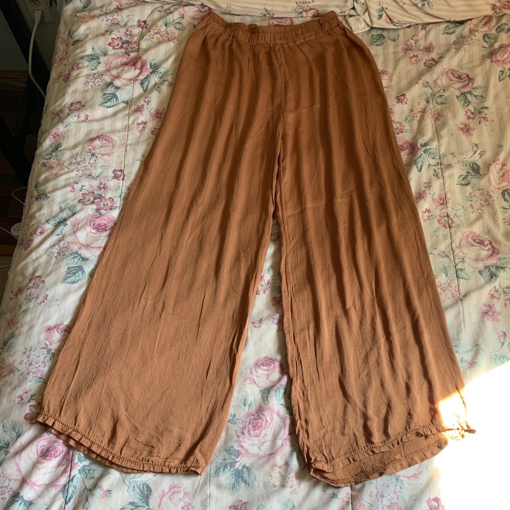 Flowy, wide-leg pants